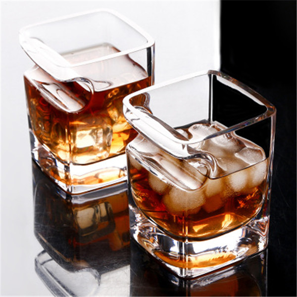 Whiskey Glass With Cigar Holder