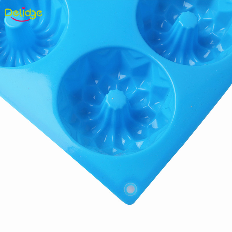 Mini Bundt Pan Silicone Molder